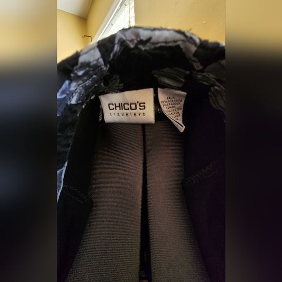 Chico's Travelers Shirt Women's Size L Black Floral Print Stretch Knit Blouse - Picture 5 of 5